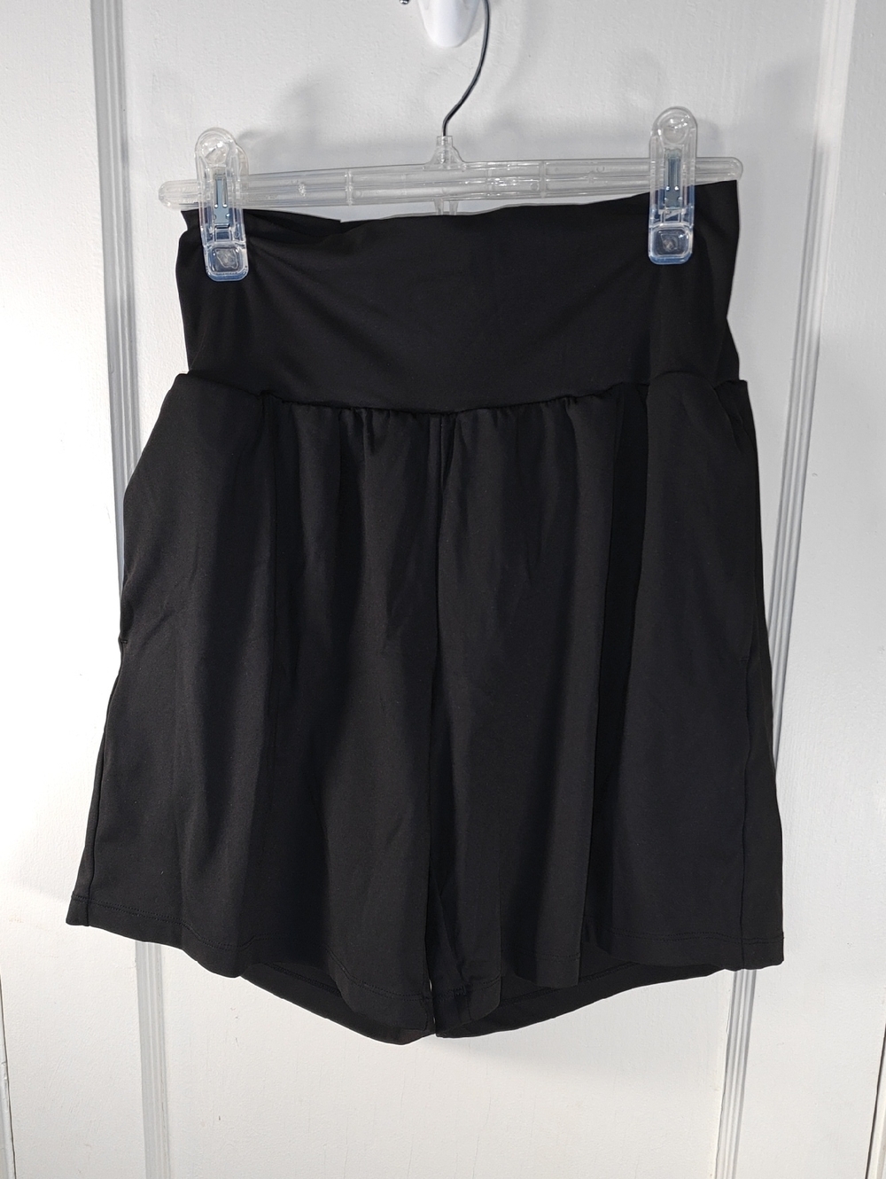 HALARA Black High-Waist Flow Shorts